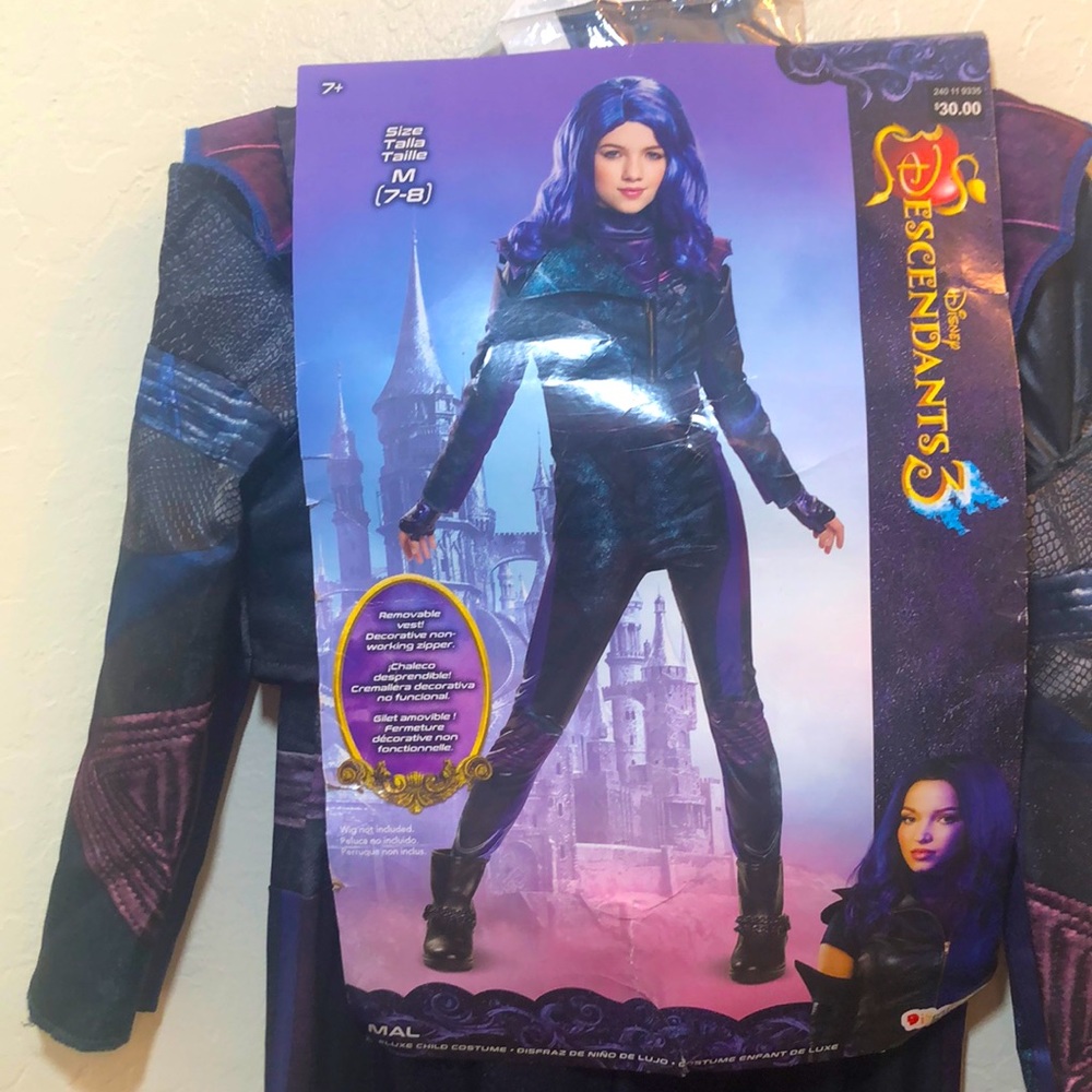 NWT Disney Descendants 3 Deluxe Child Costume M7-8